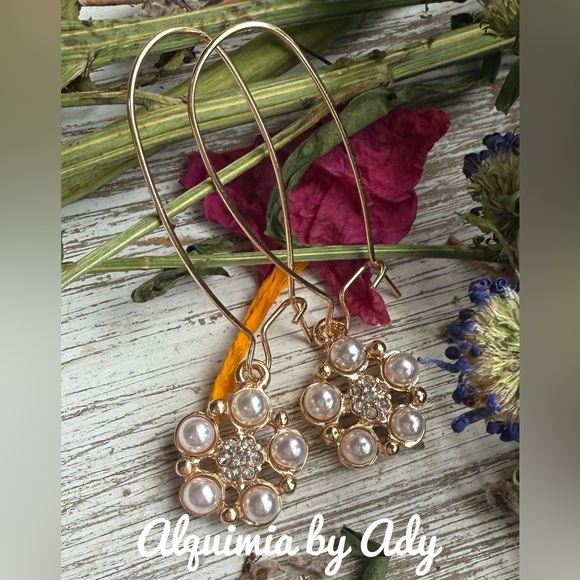 Alquimia Gold and White Pearl Earrings - Picture 1 of 1